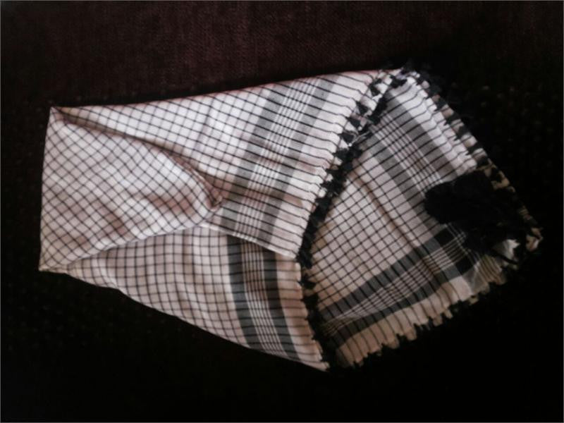 Arabic clothing - Checkered Print Shemagh with Black tassles